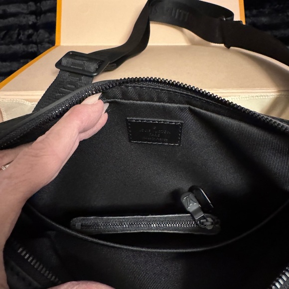 Louis Vuitton Black Monogram Duo Messenger Bag -NIB - Picture 12 of 14